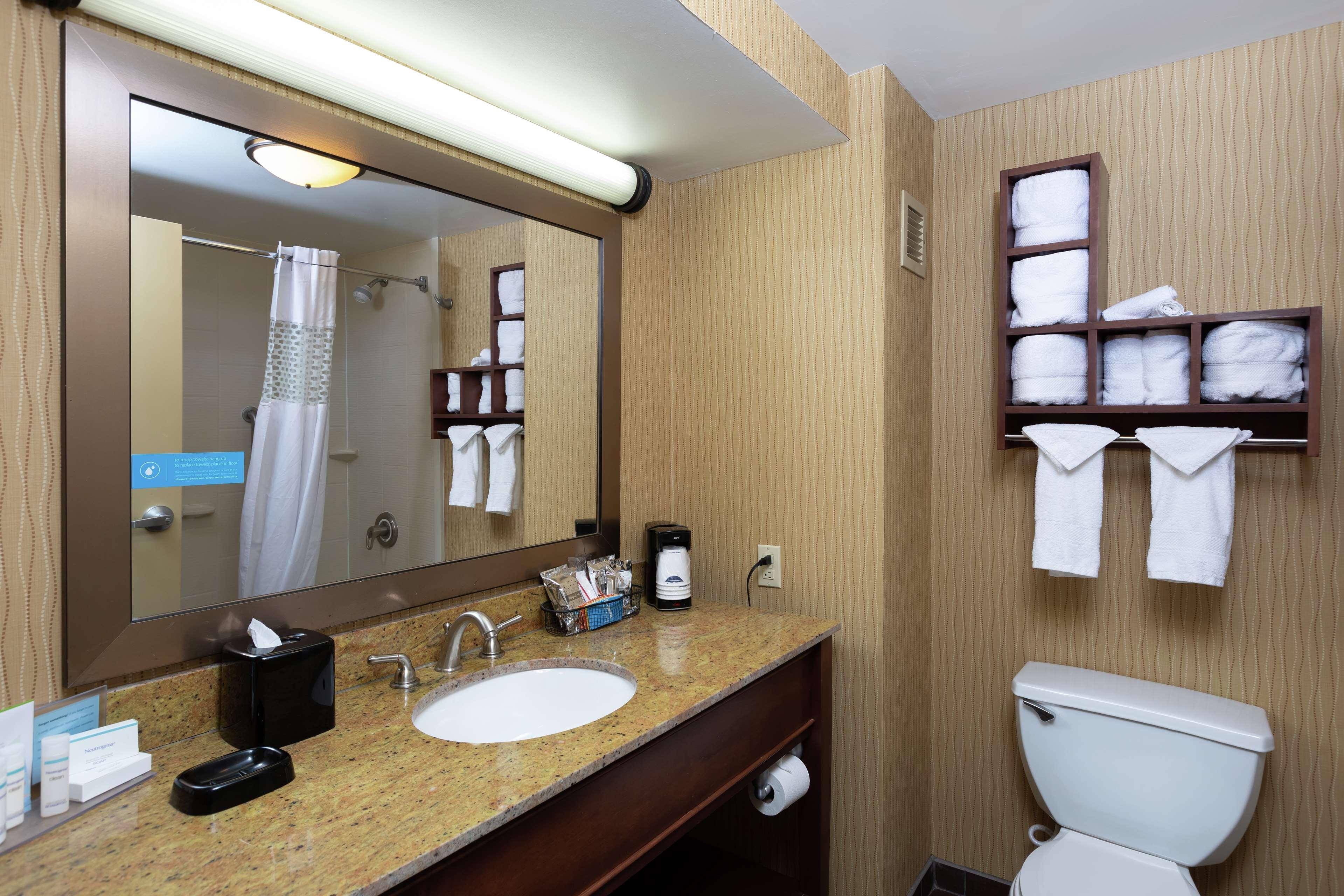 Hampton Inn Гоума Екстер'єр фото