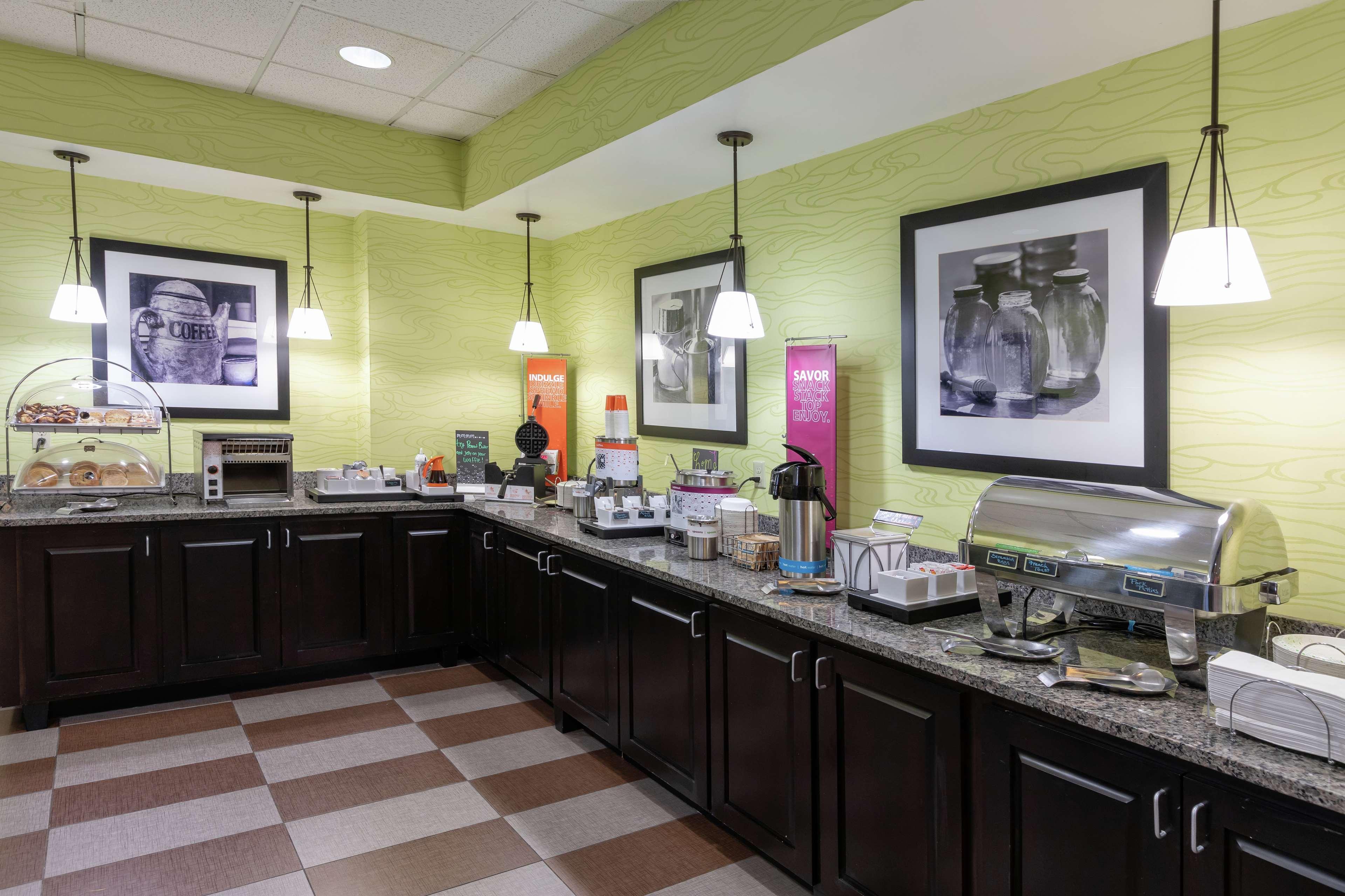 Hampton Inn Гоума Екстер'єр фото