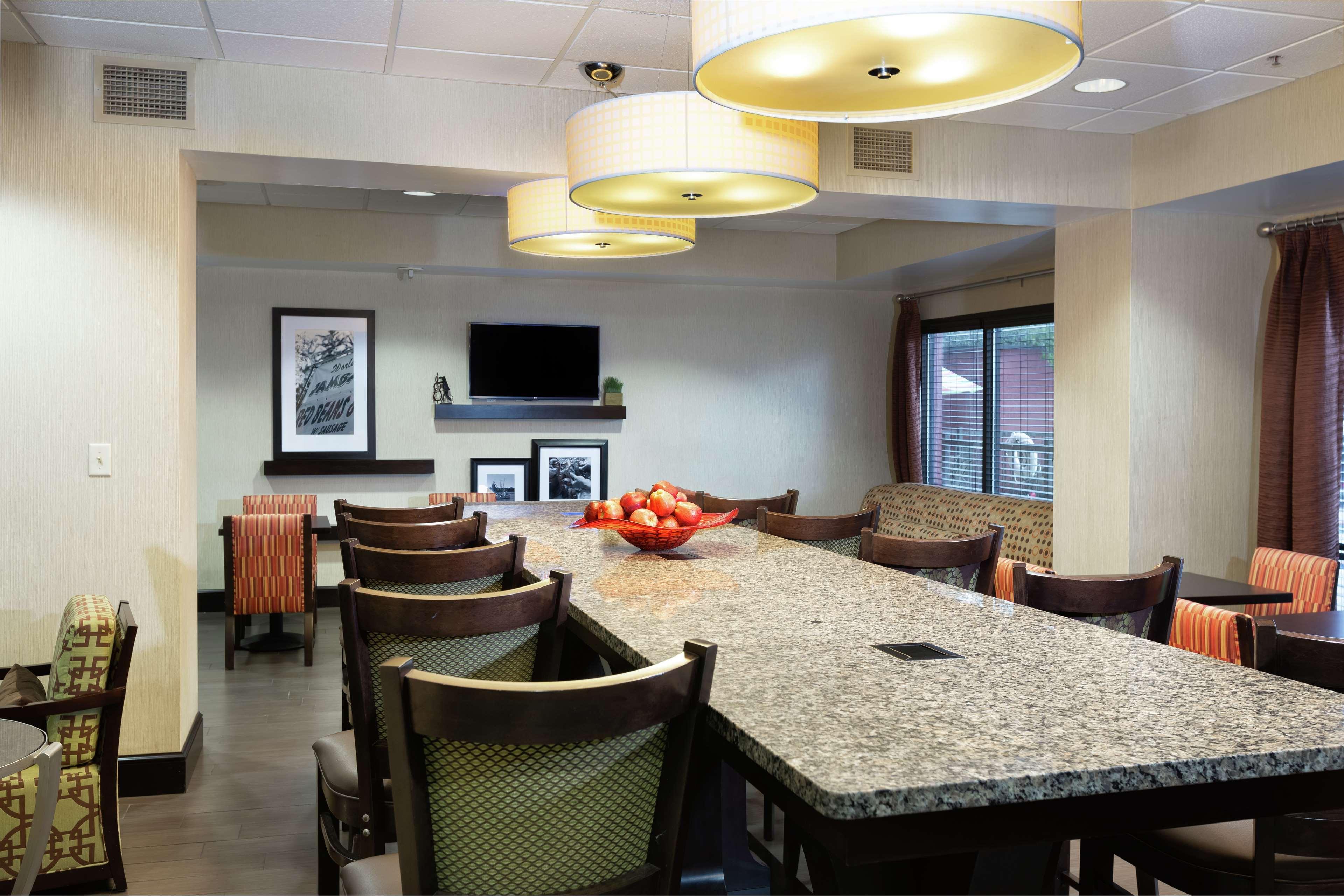 Hampton Inn Гоума Екстер'єр фото