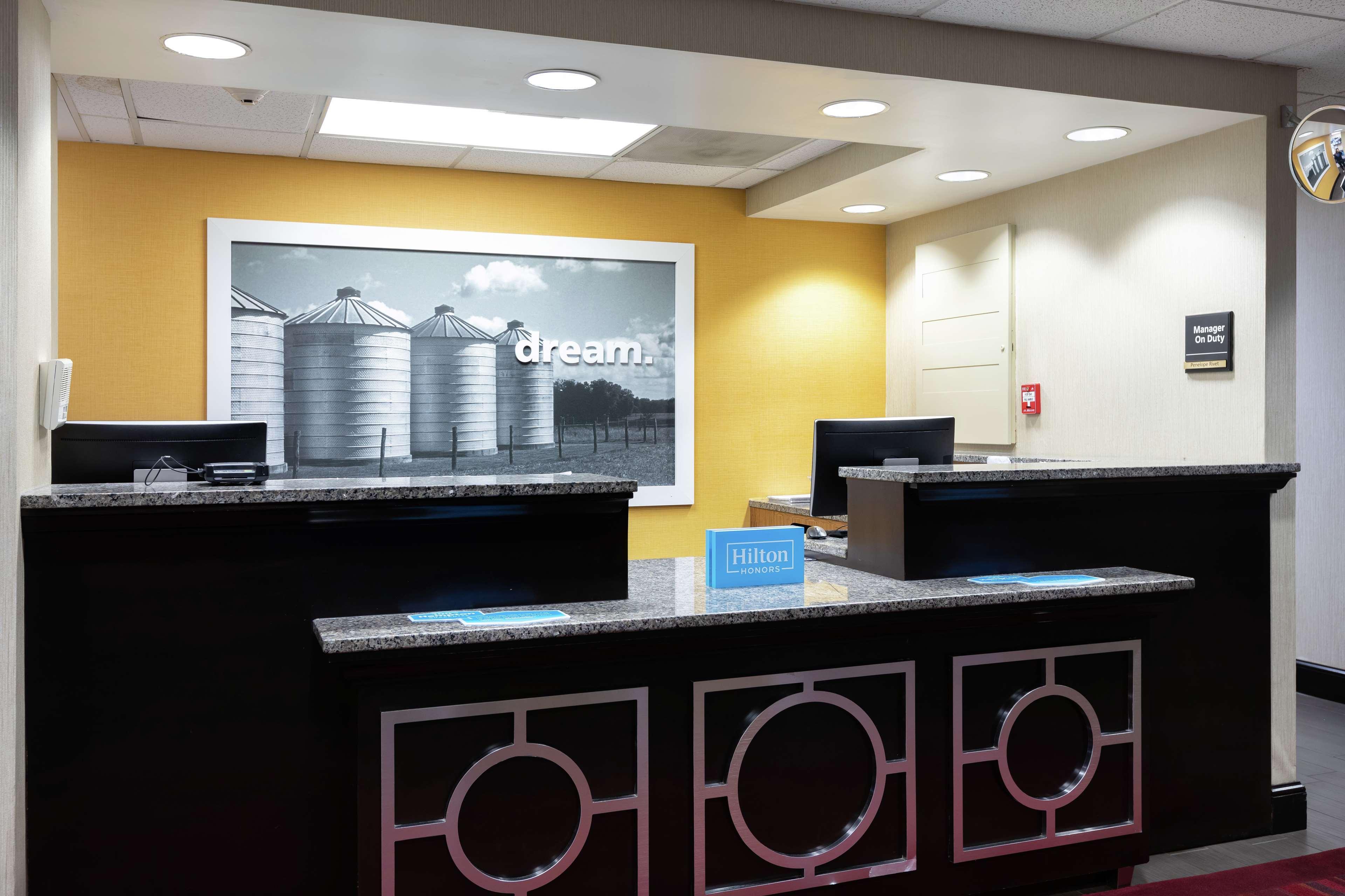 Hampton Inn Гоума Екстер'єр фото