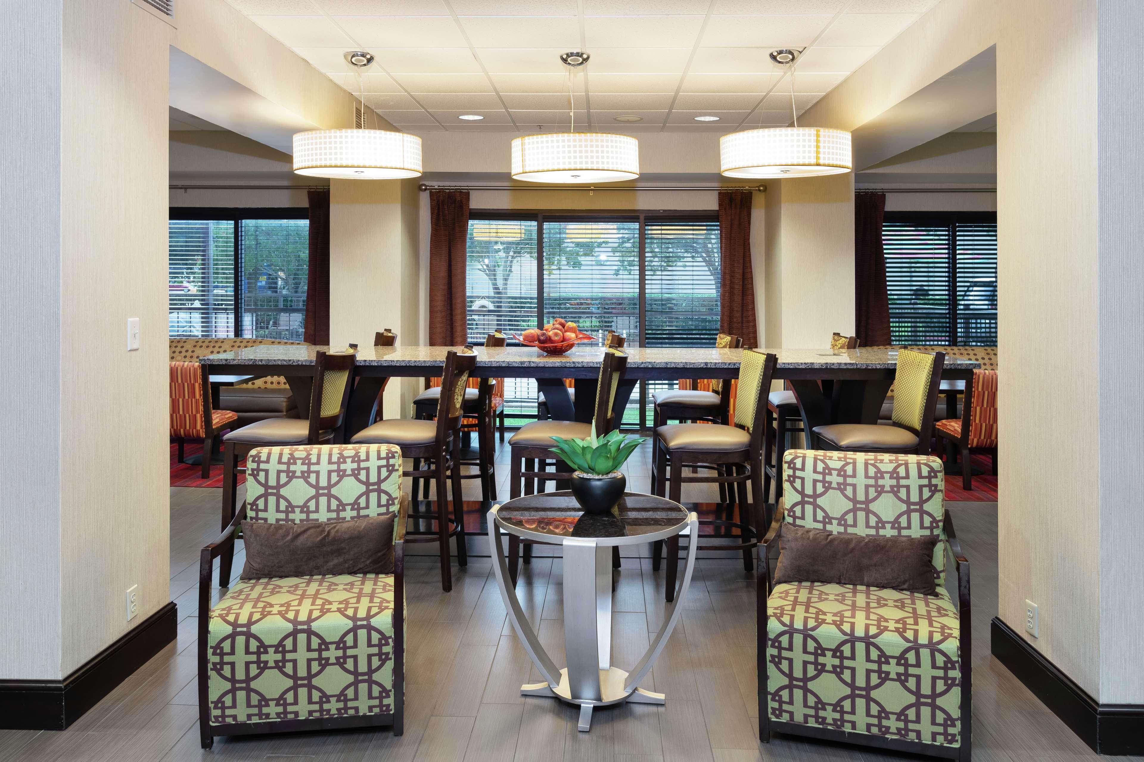 Hampton Inn Гоума Екстер'єр фото