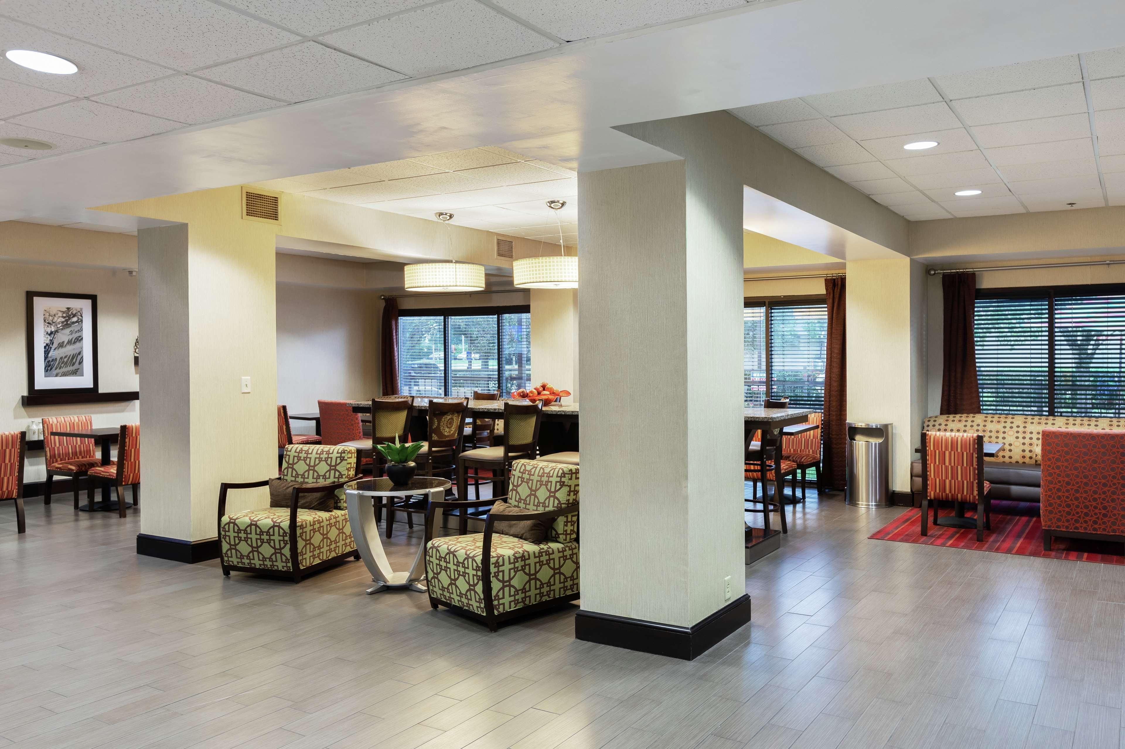 Hampton Inn Гоума Екстер'єр фото