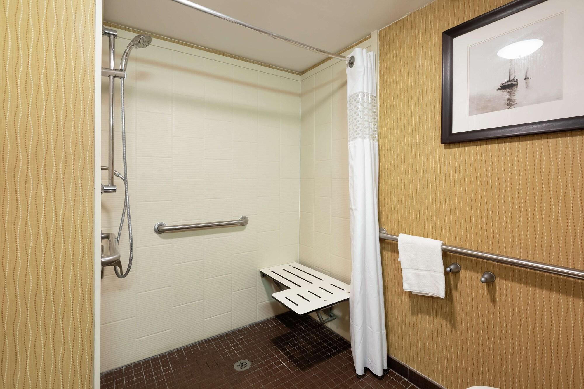 Hampton Inn Гоума Екстер'єр фото