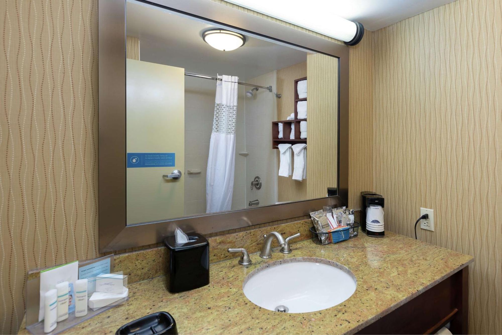Hampton Inn Гоума Екстер'єр фото