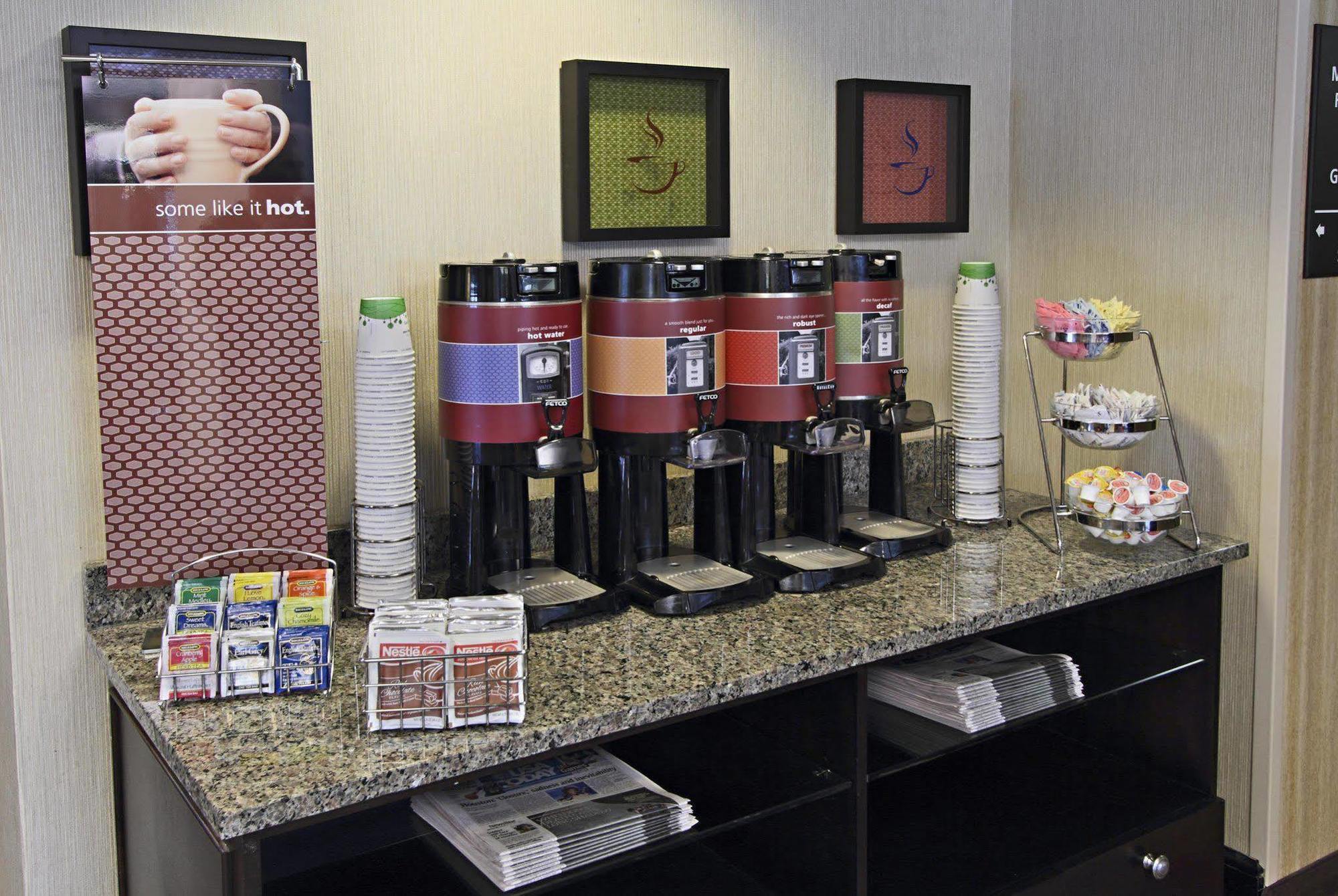 Hampton Inn Гоума Екстер'єр фото