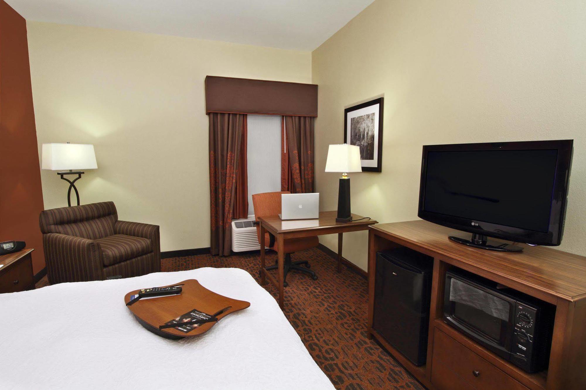 Hampton Inn Гоума Екстер'єр фото