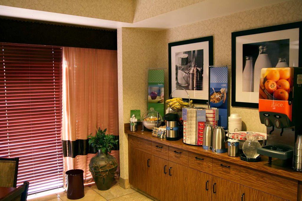 Hampton Inn Гоума Екстер'єр фото