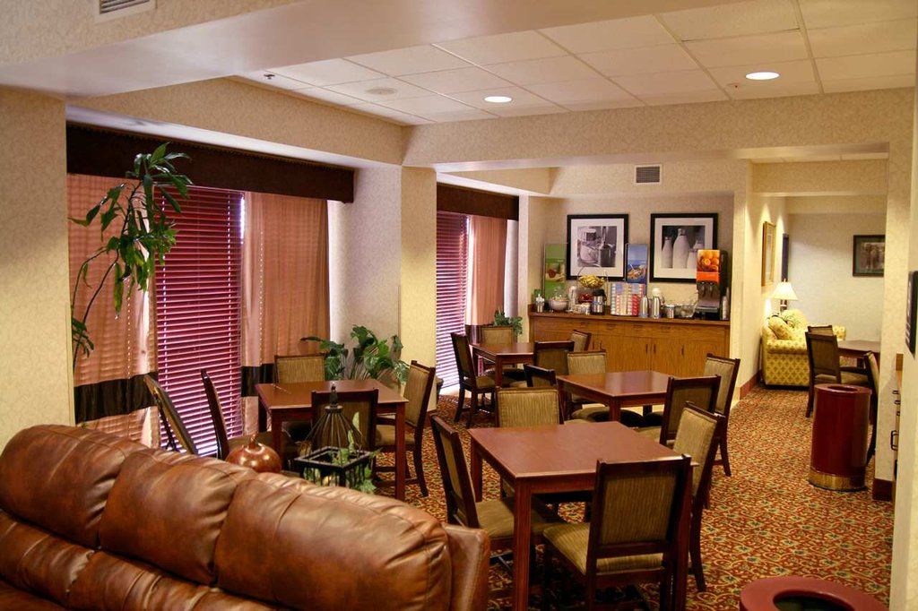 Hampton Inn Гоума Екстер'єр фото