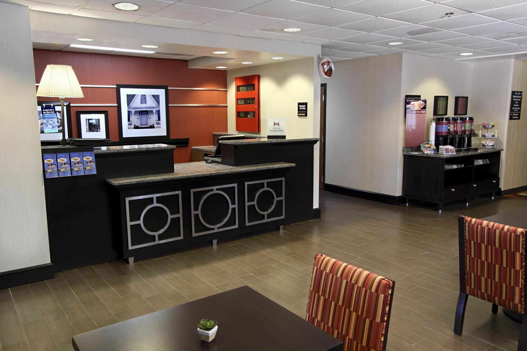Hampton Inn Гоума Екстер'єр фото
