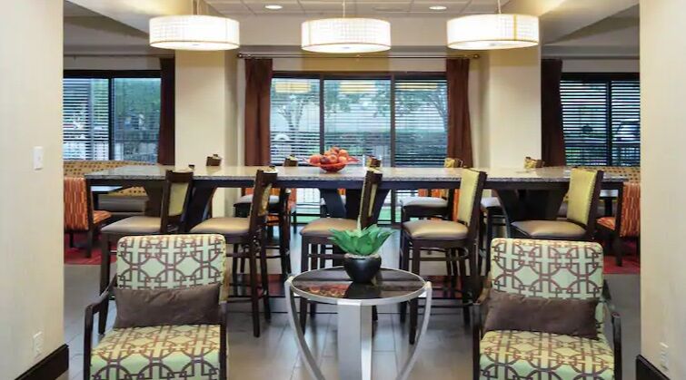 Hampton Inn Гоума Екстер'єр фото