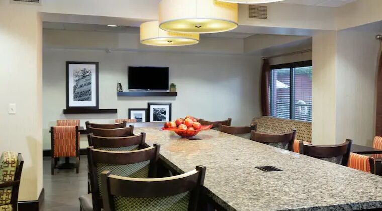 Hampton Inn Гоума Екстер'єр фото